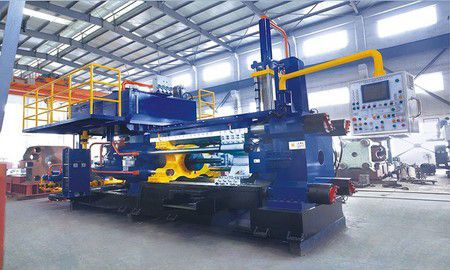 في معدات وآلات البثق الصناعية