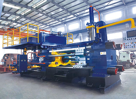 في معدات وآلات البثق الصناعية