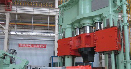 في آلات تشكيل المعادن بالتطريق والضغط (مكنة تشكيل بالطرق أو الكبس)