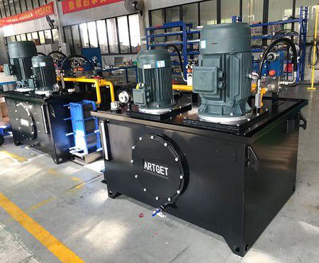 صناعة قطاعات الألومنيوم: المحطة الهيدروليكية بقطاعات مستقيمة