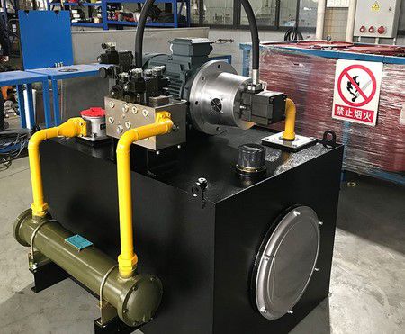 صناعة بروفيلات الألومنيوم: محطة هيدروليكية لمنشار القطع على الساخن