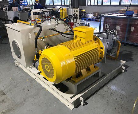 صناعة الحجر: مكبس هيدروليكي للكتل