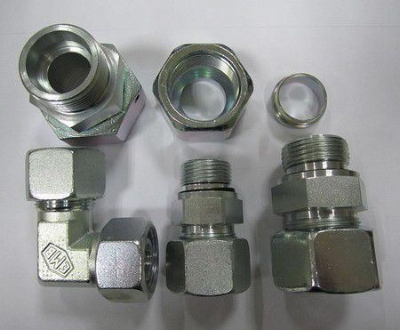 فلنجة توصيل الأنابيب في النظام الهيدروليكي